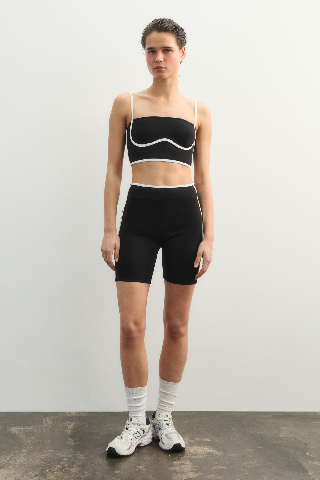 Майка-топ спортивная с контрастной окантовкой - цвет черный - 5