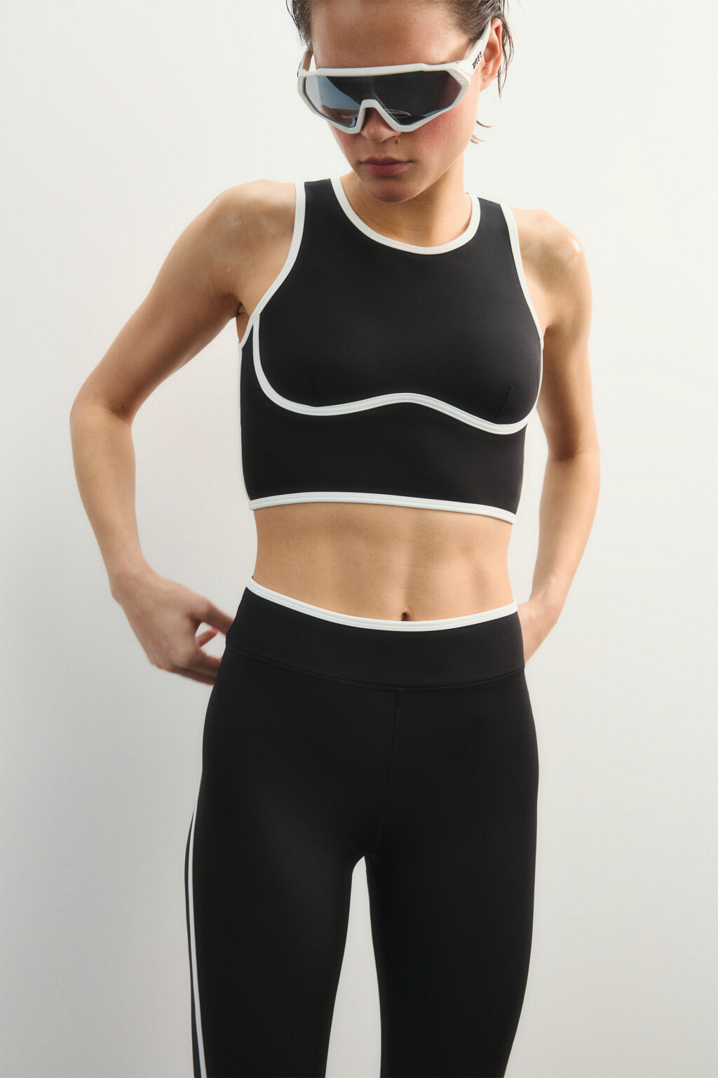 майка-топ спортивная с контрастной окантовкой - цвет черный - 2