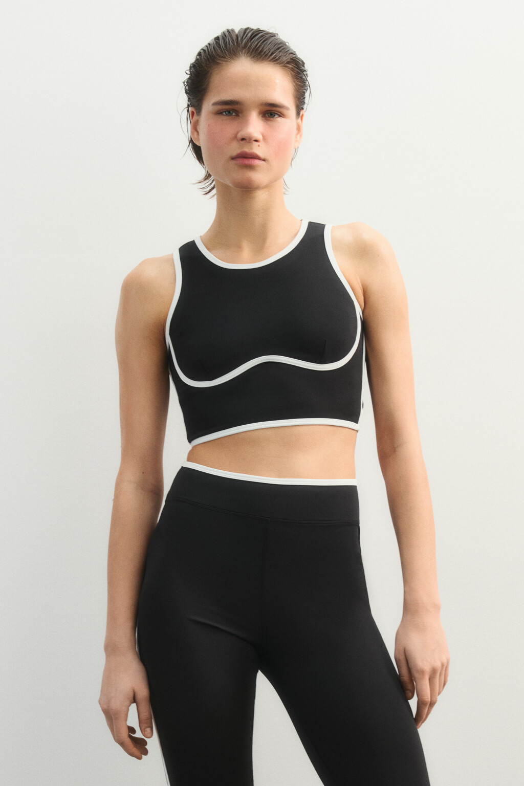 майка-топ спортивная с контрастной окантовкой - цвет черный - 3
