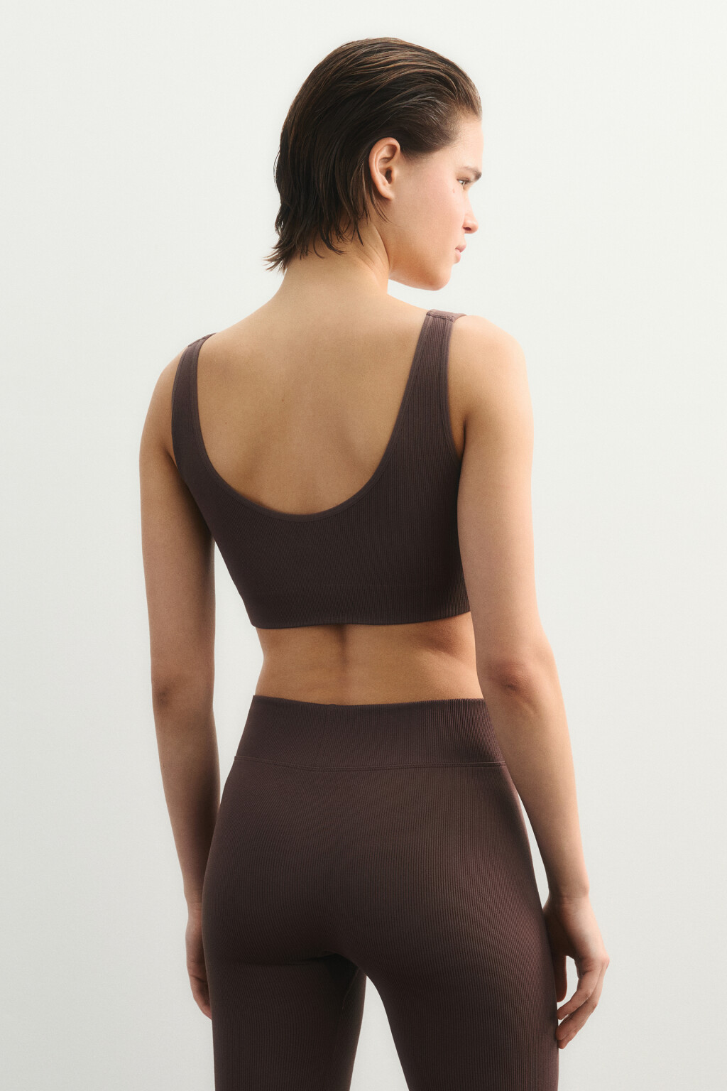 Бюстгальтер-топ спортивный в рубчик с надписью - цвет коричневый - 3