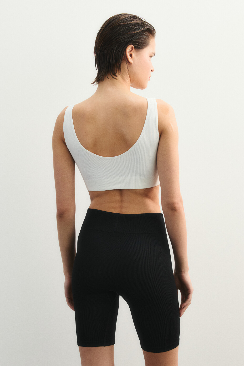 Бюстгальтер-топ спортивный в рубчик с надписью - цвет ванильный - 4