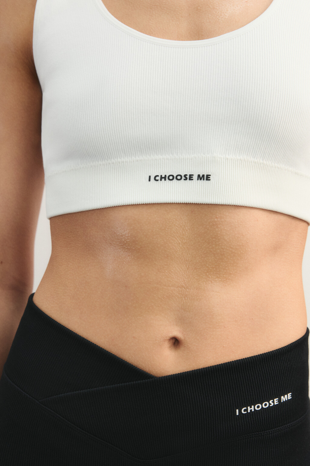 Бюстгальтер-топ спортивный в рубчик с надписью - цвет ванильный - 6