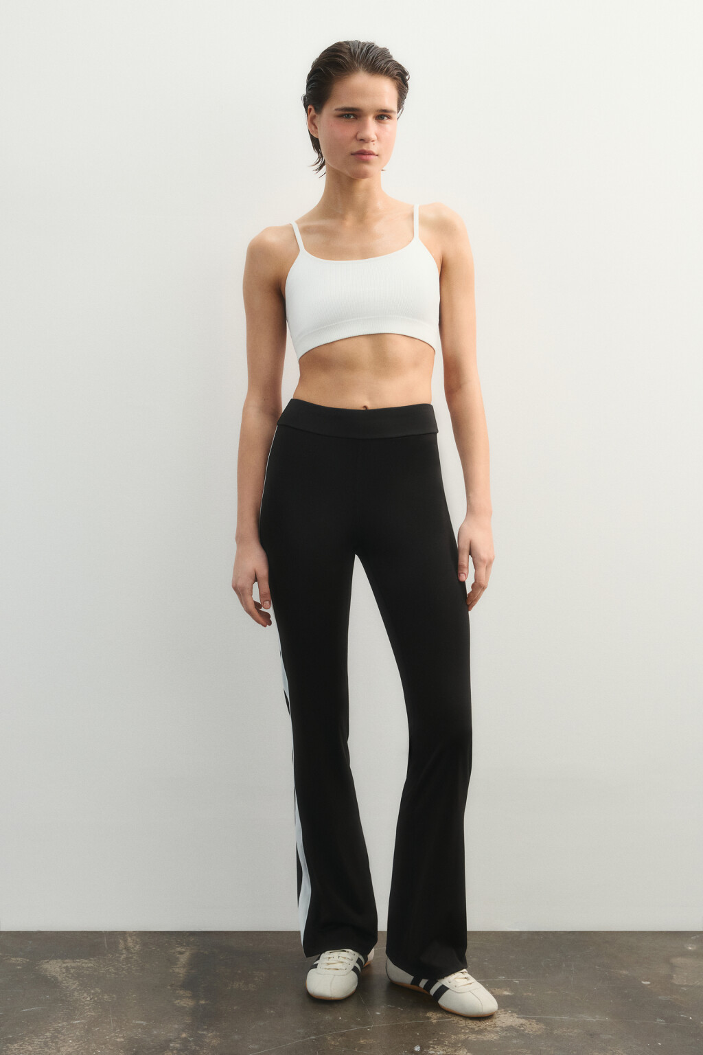 Бюстгальтер-топ спортивный в рубчик - цвет ванильный - 4