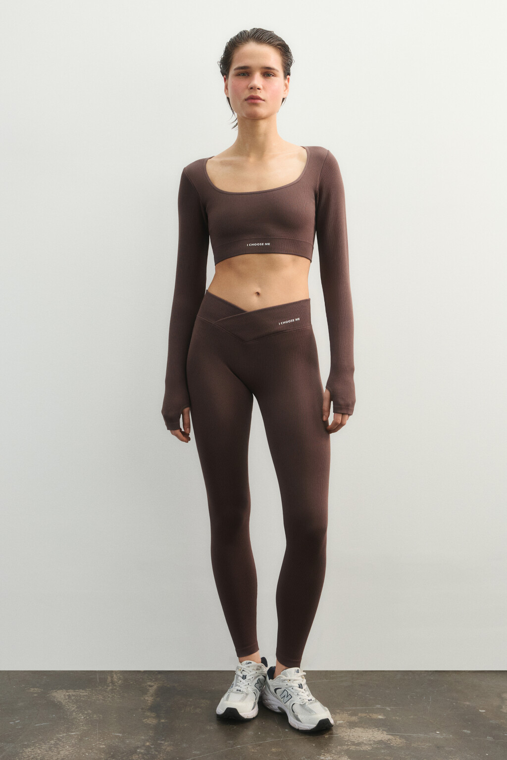 Лонгслив спортивный в рубчик с надписью - цвет коричневый - 4