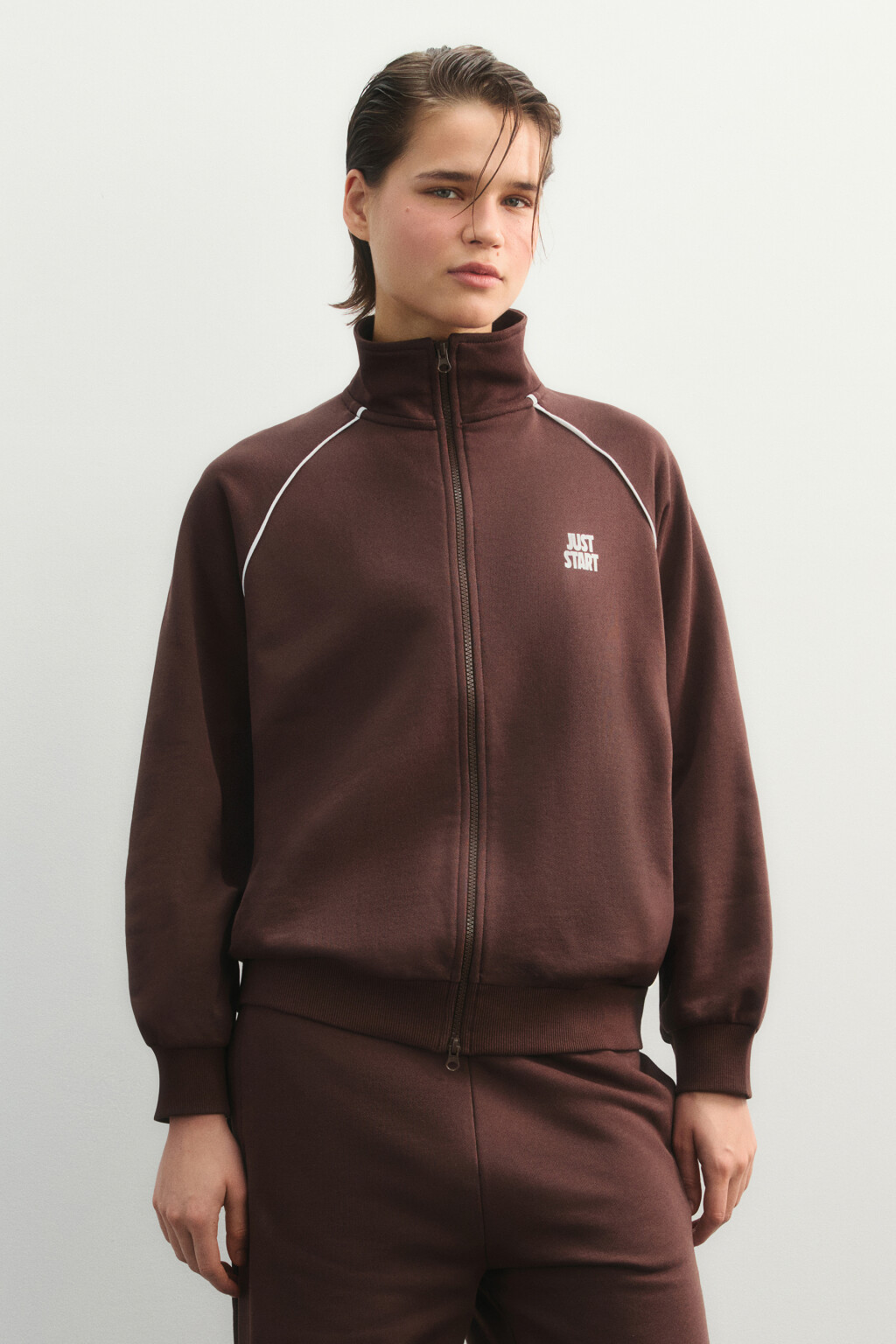 худи спортивная оверсайз из футера с принтом - цвет коричневый - 2