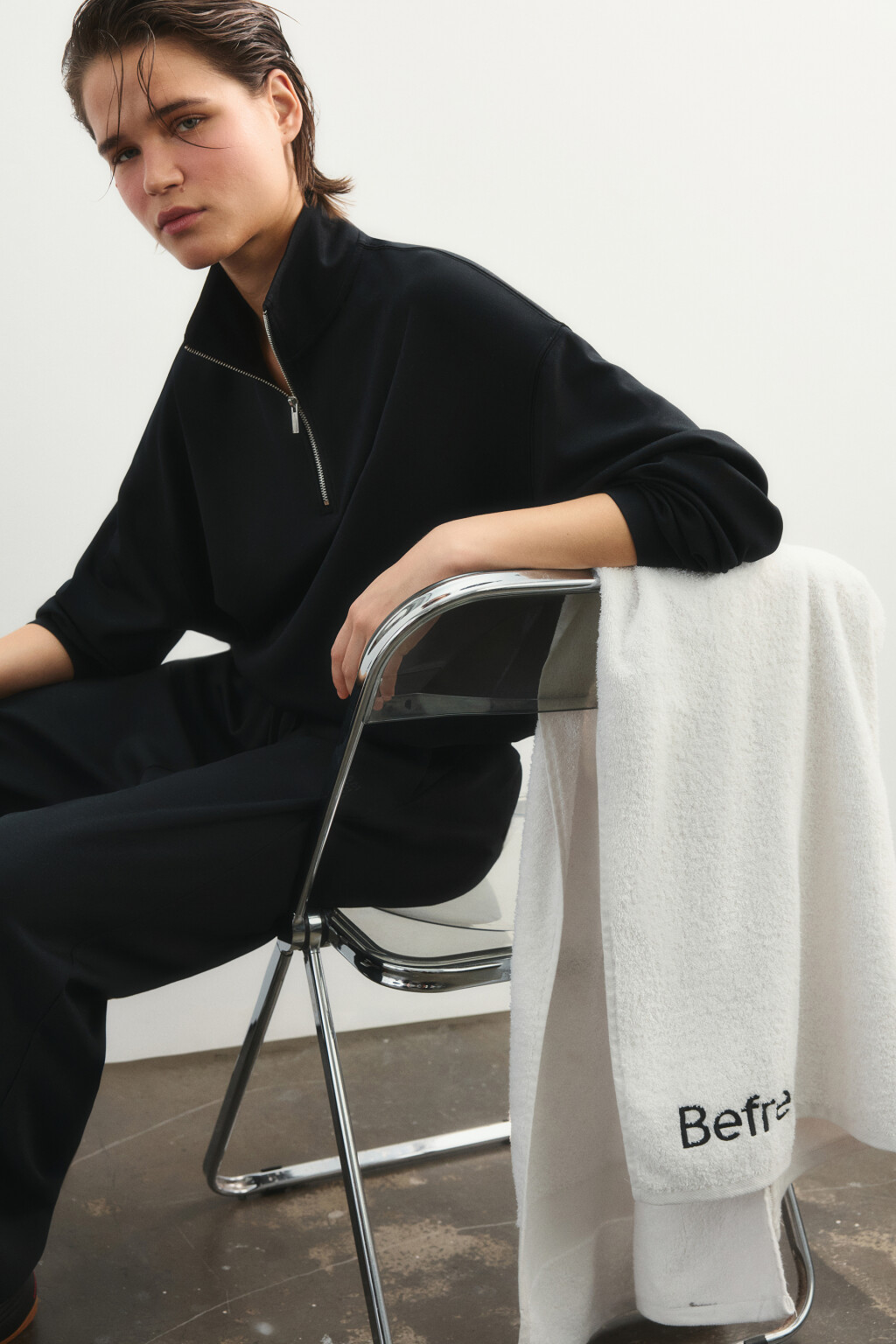 Худи спортивная из модала с воротником-стойкой - цвет черный - 3