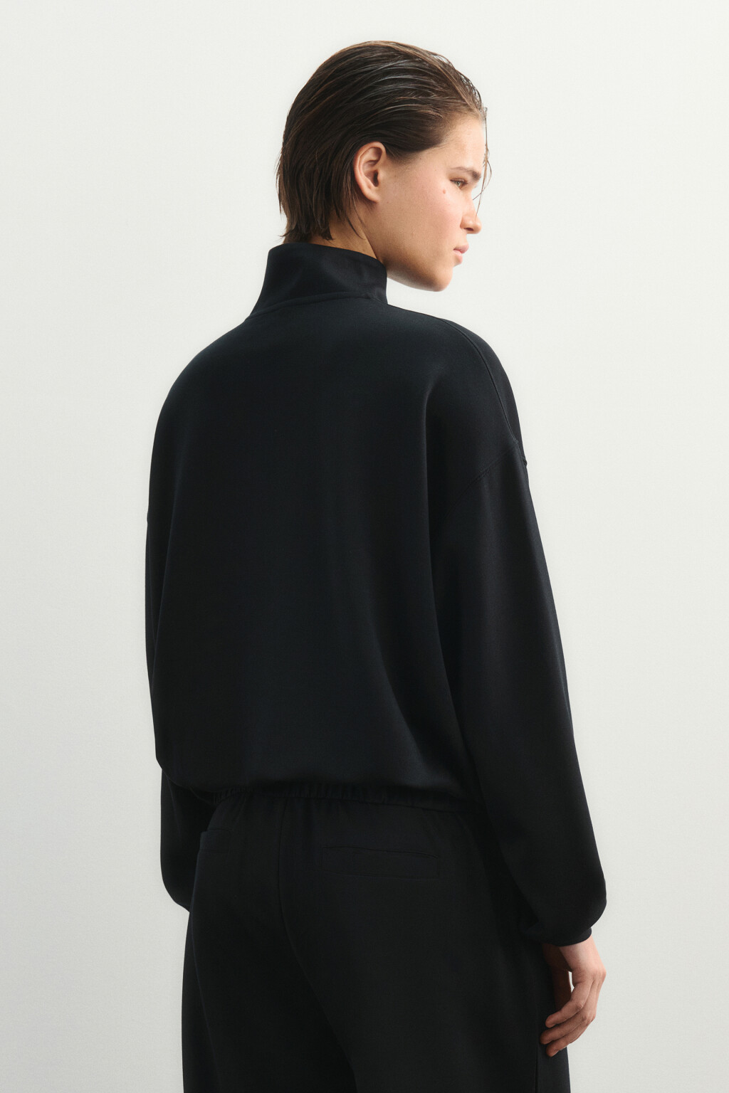 Худи спортивная из модала с воротником-стойкой - цвет черный - 5