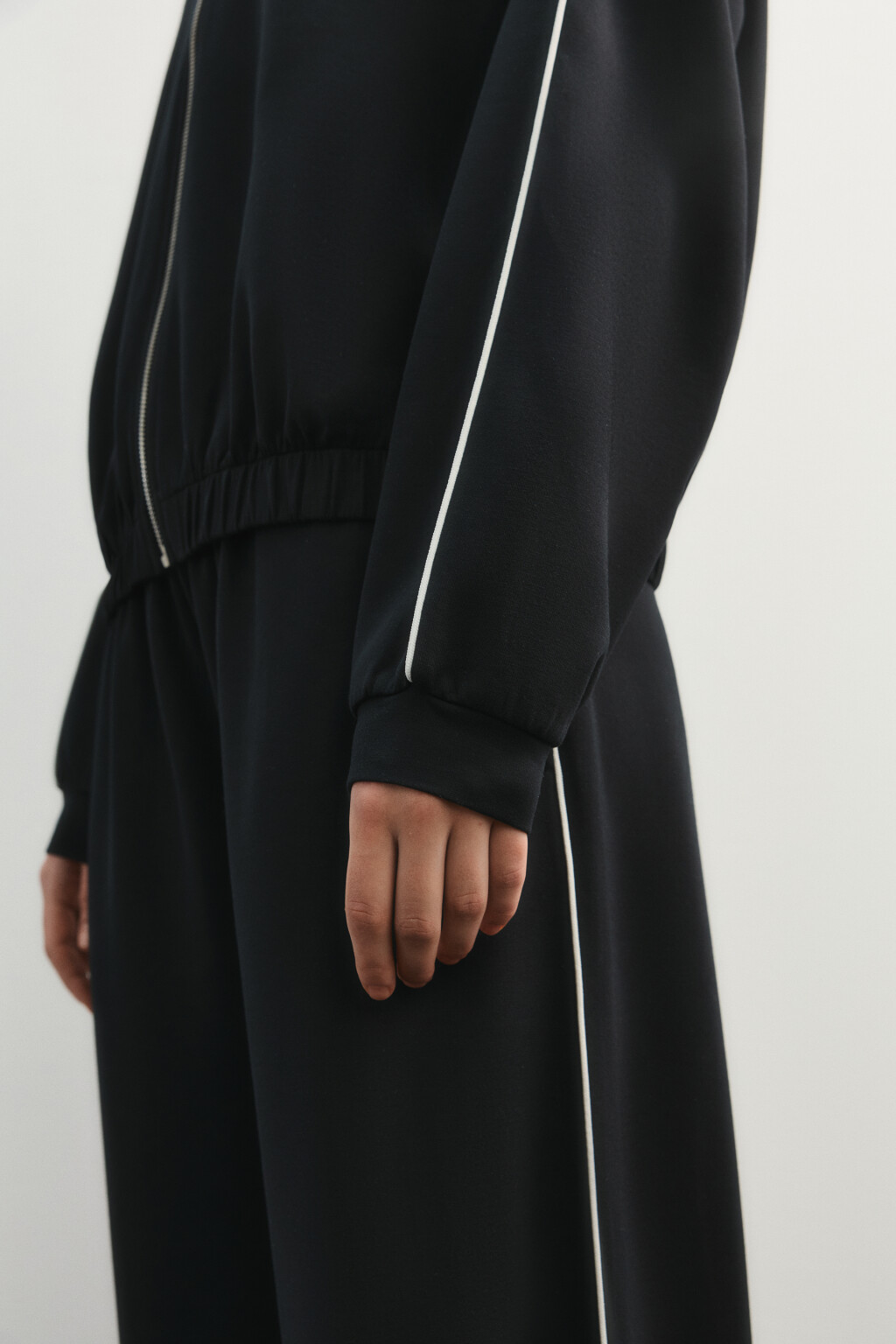 Худи-зипка спортивная из модала с лампасами - цвет черный - 7