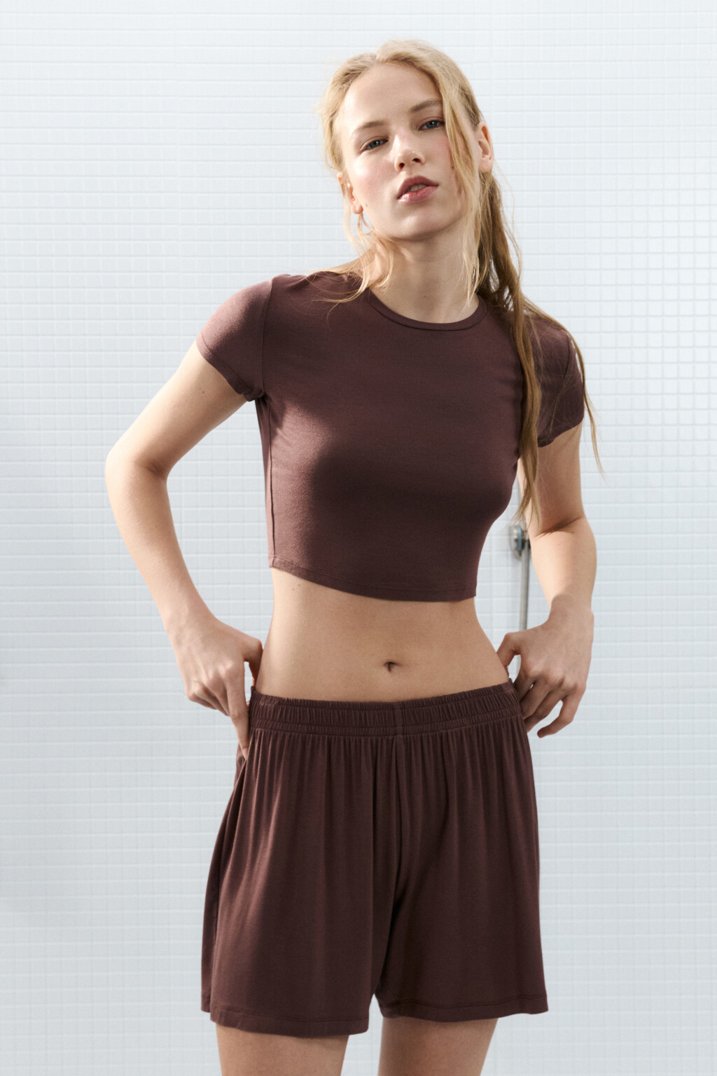 Футболка-топ домашняя укороченная - цвет коричневый - 2