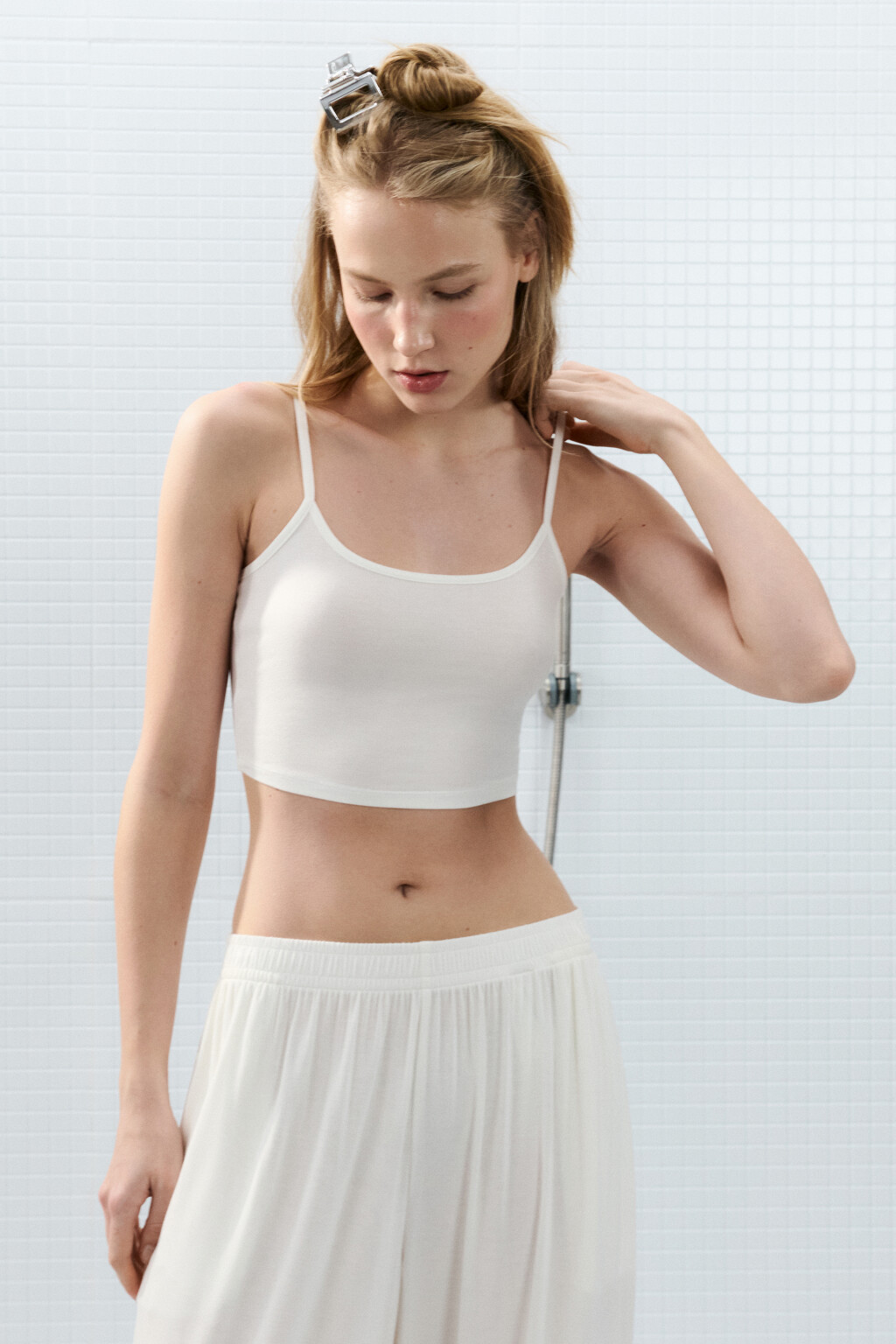 Майка-топ домашняя вискозная на тонких бретелях - цвет ванильный - 2