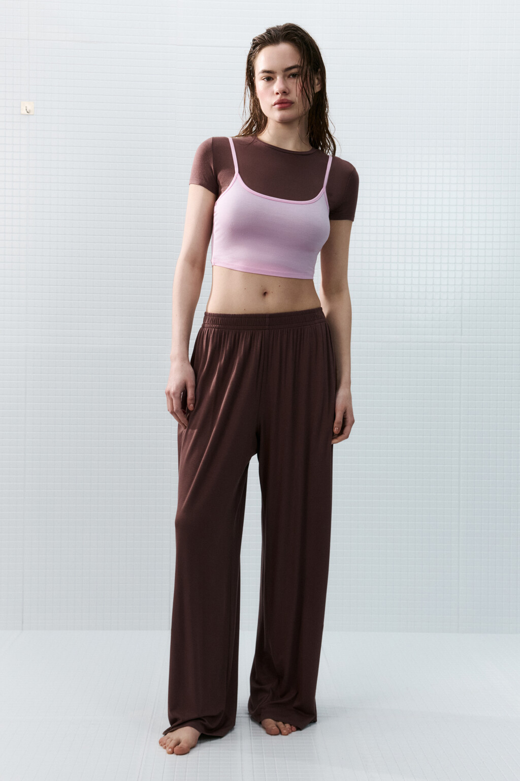 Майка-топ домашняя вискозная на тонких бретелях - цвет розовый - 5