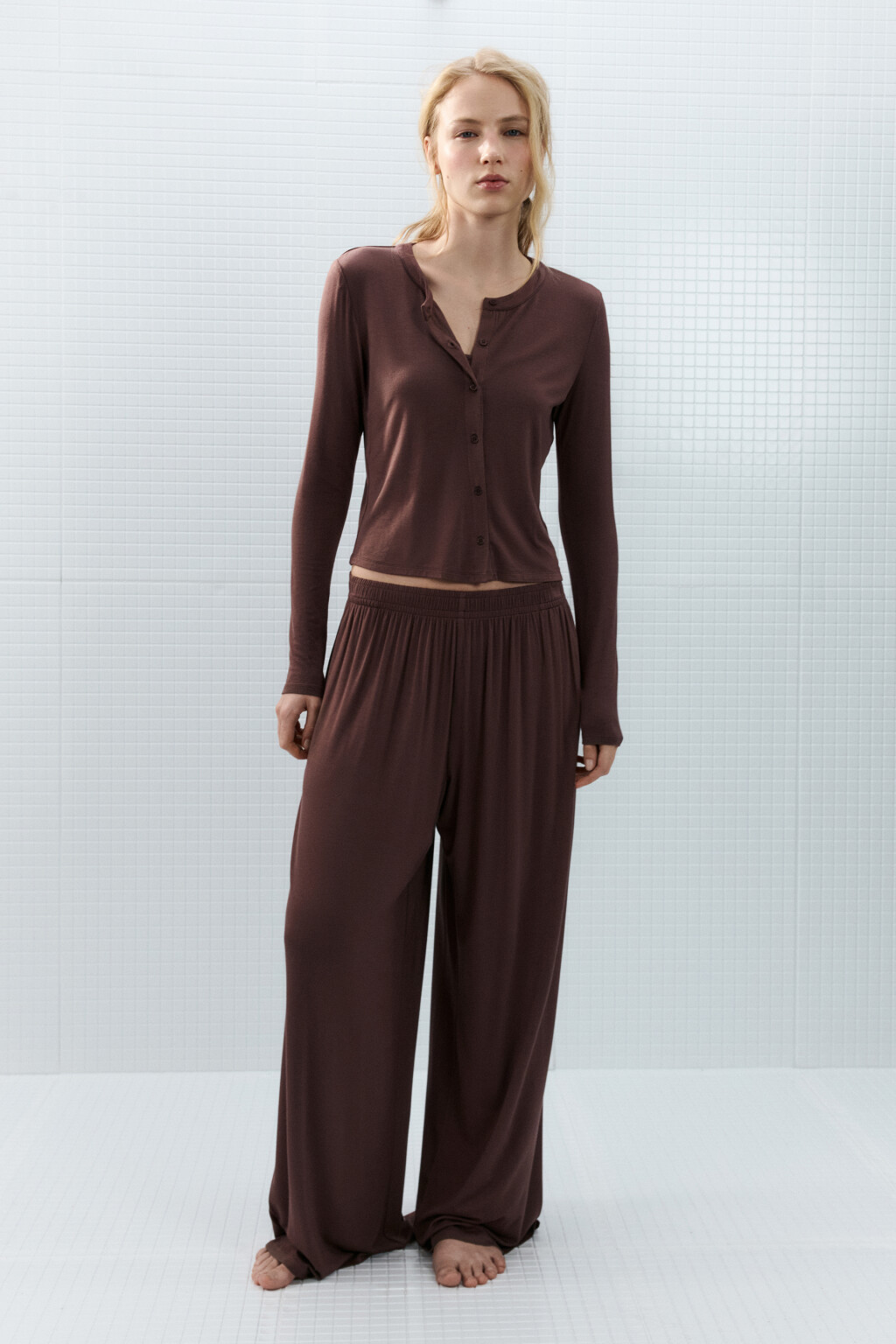 Лонгслив домашний вискозный на пуговицах - цвет коричневый - 4