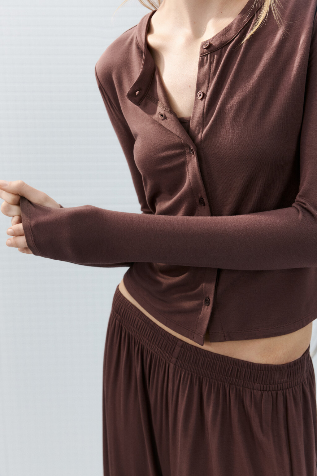 Лонгслив домашний вискозный на пуговицах - цвет коричневый - 5