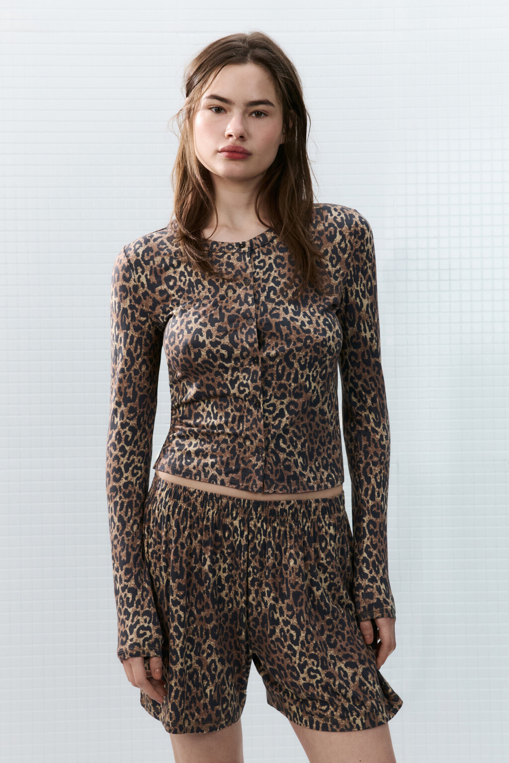 Лонгслив домашний вискозный на пуговицах - цвет мультиколор - 2