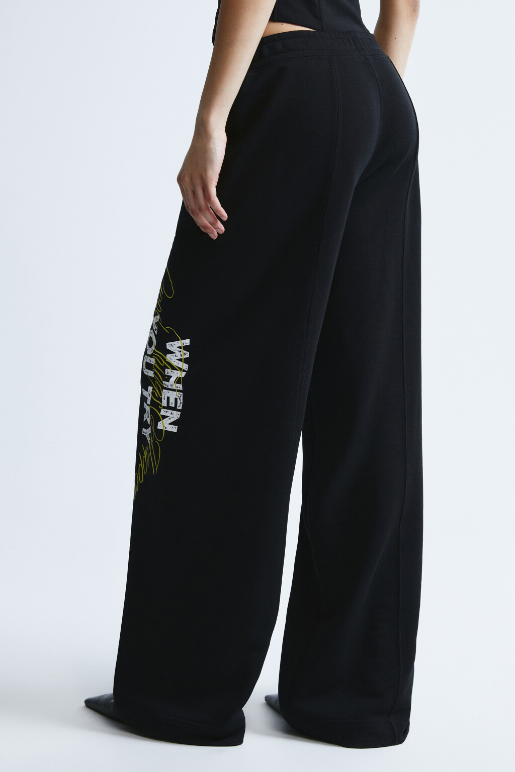 Брюки широкие с надписью из футера - цвет черный - 3