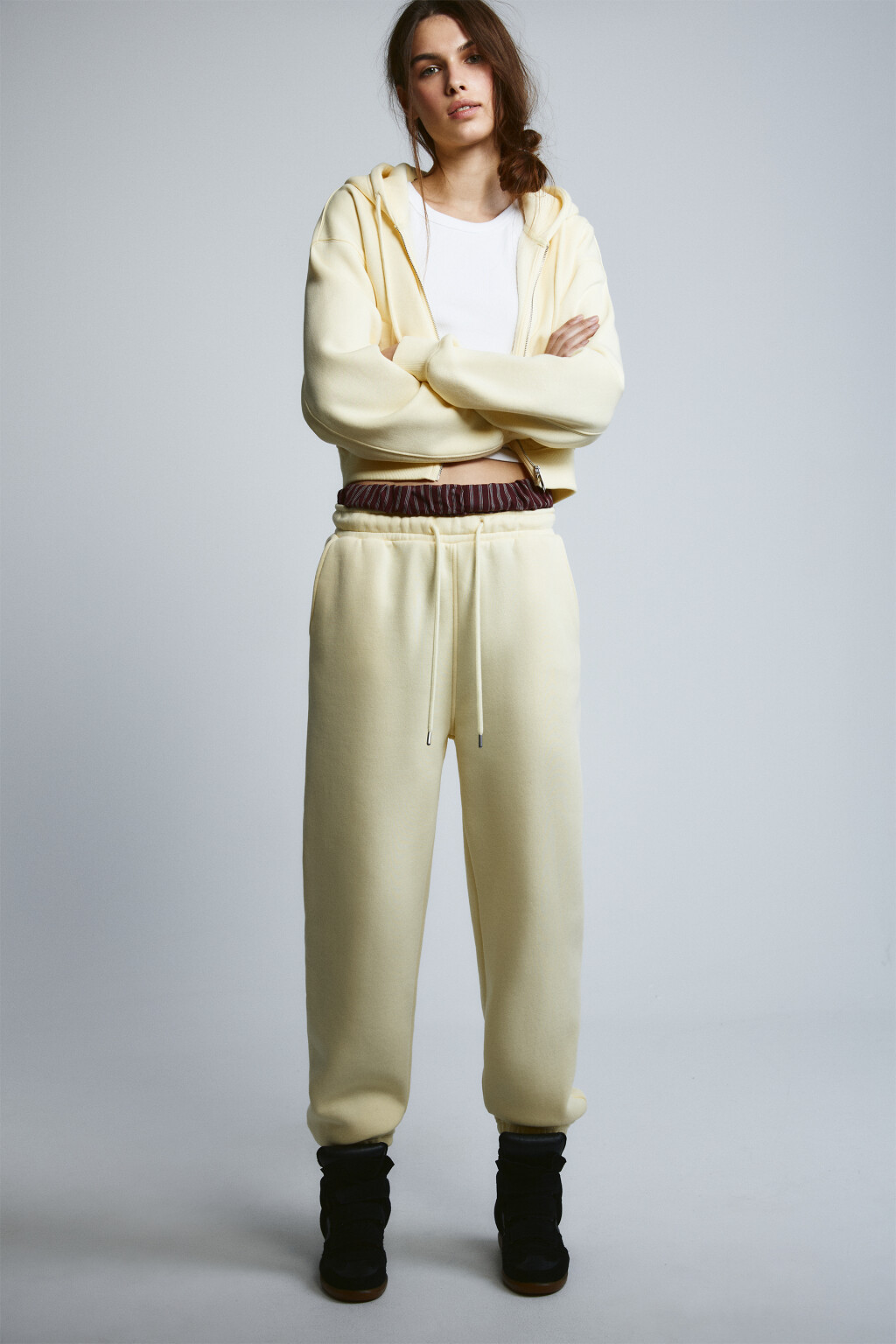 Брюки-джоггеры базовые трикотажные - цвет желтый - 1