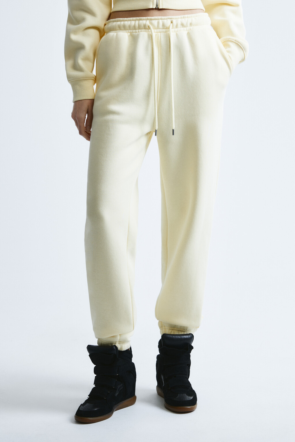 Брюки-джоггеры базовые трикотажные - цвет желтый - 2