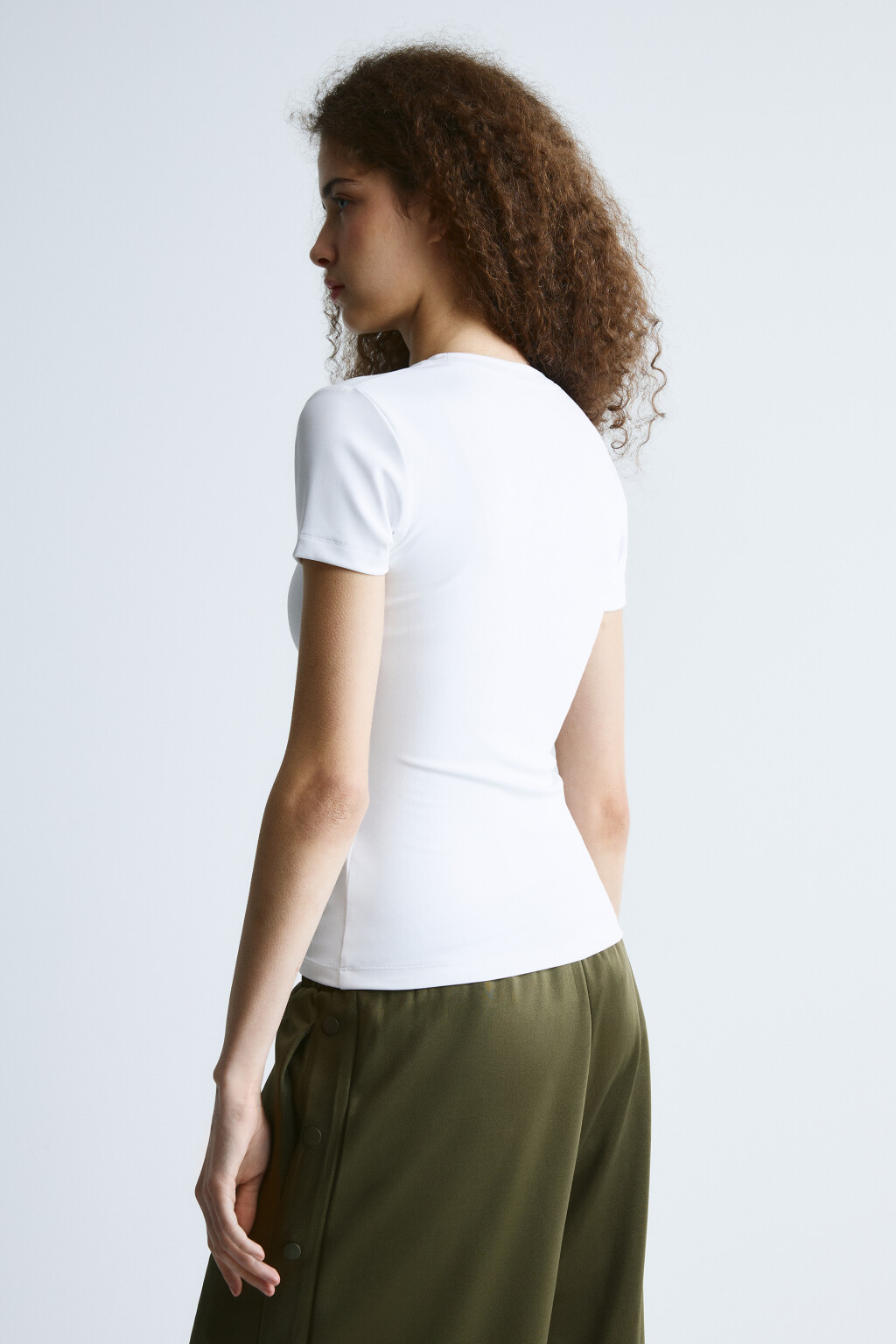 Футболка-топ полуприлегающая базовая - цвет белый - 4