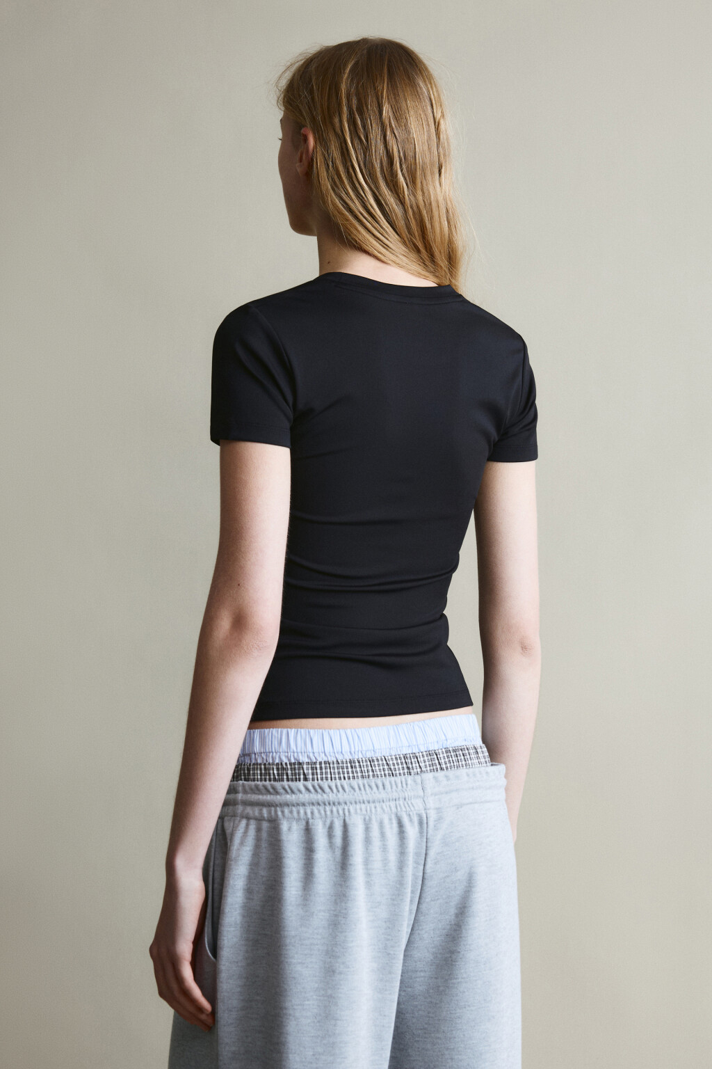 Футболка-топ полуприлегающая базовая - цвет черный - 3