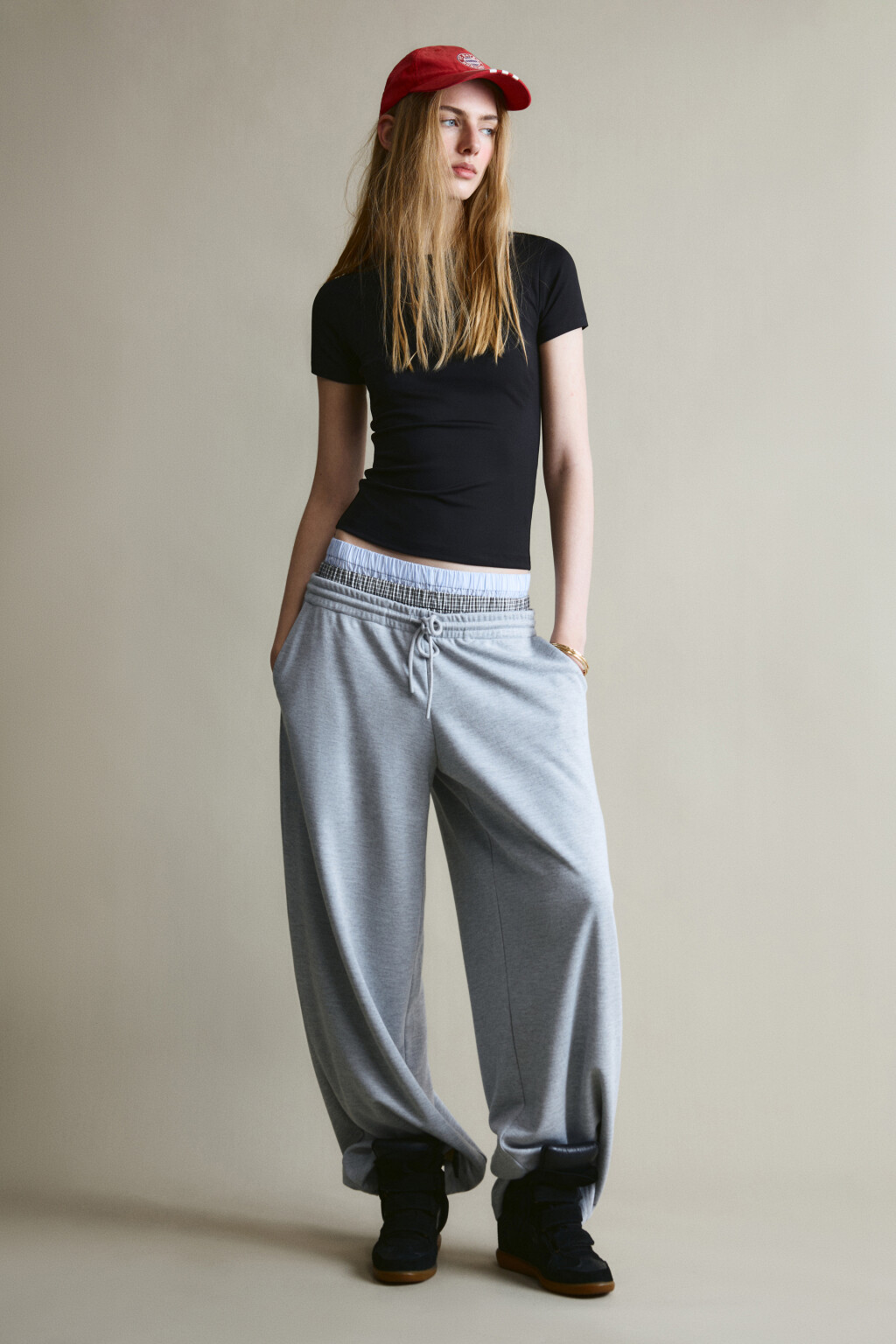 Футболка-топ полуприлегающая базовая - цвет черный - 4