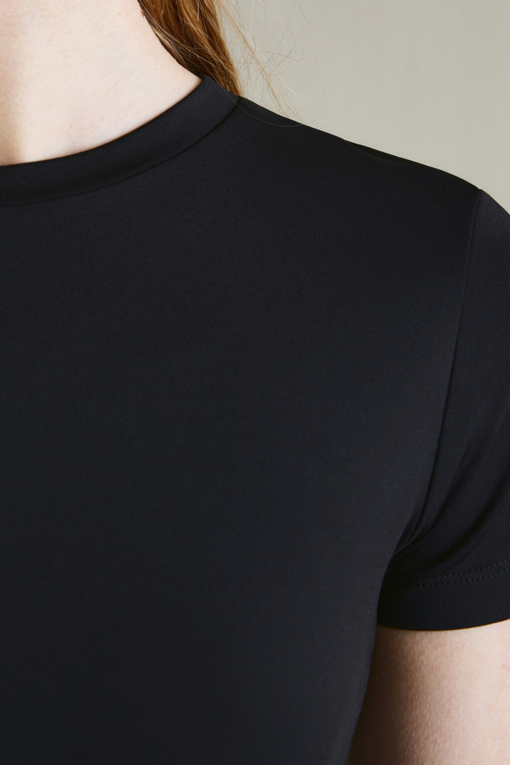Футболка-топ полуприлегающая базовая - цвет черный - 5