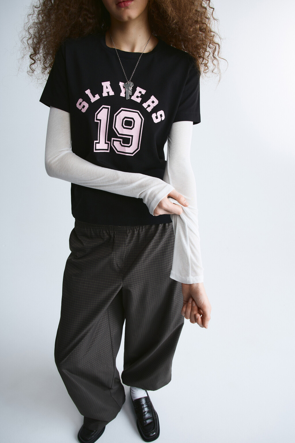 Футболка полуприлегающая с принтом - цвет черный - 1