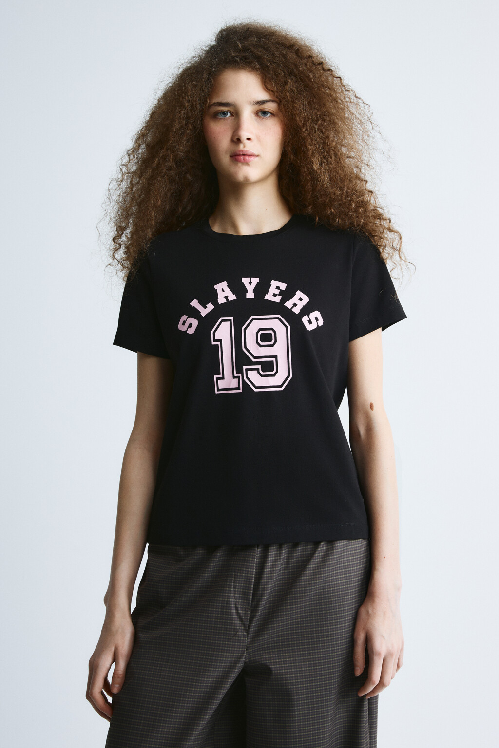 Футболка полуприлегающая с принтом - цвет черный - 2