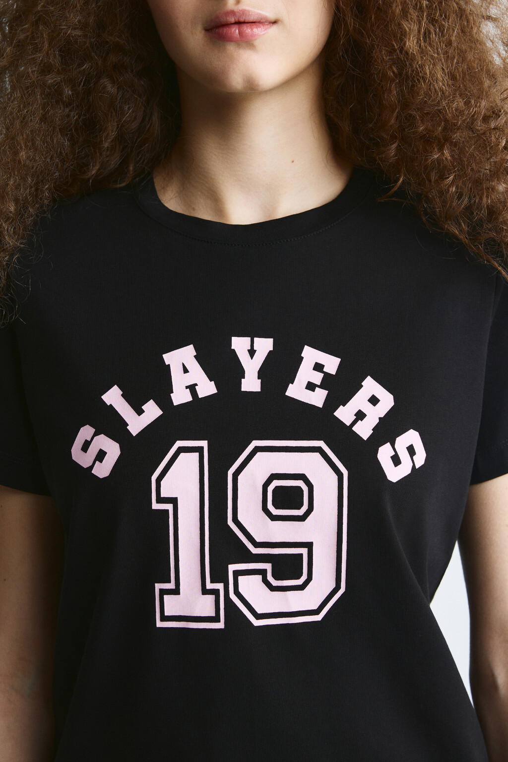 Футболка полуприлегающая с принтом - цвет черный - 5