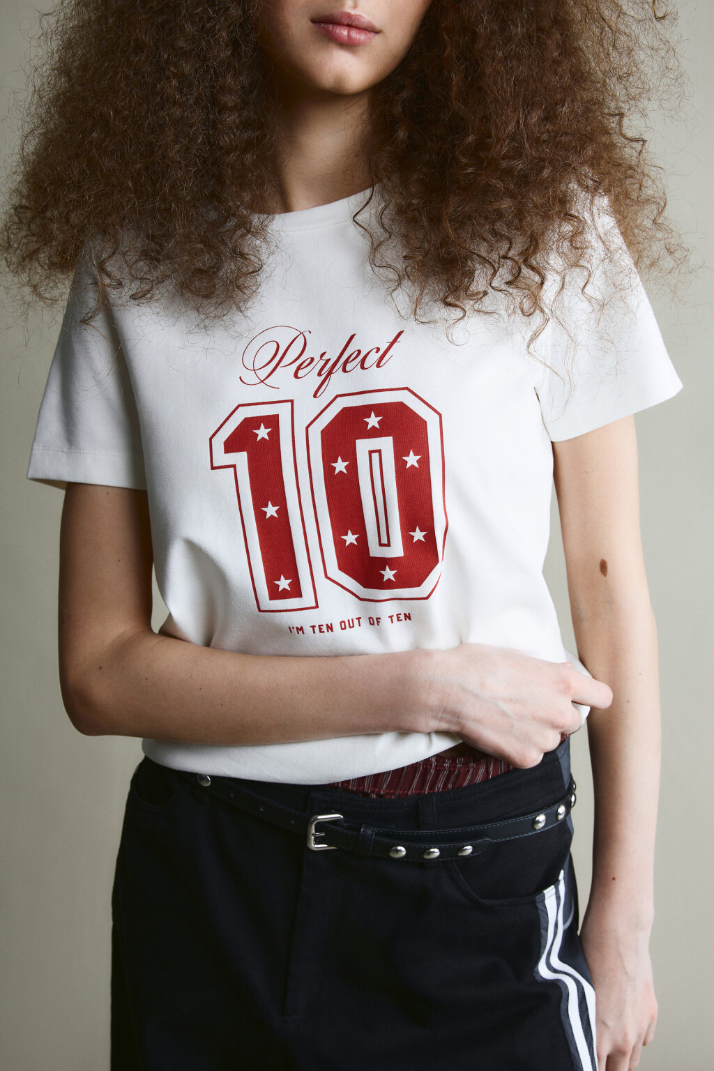 Футболка полуприлегающая с принтом - цвет белый - 1