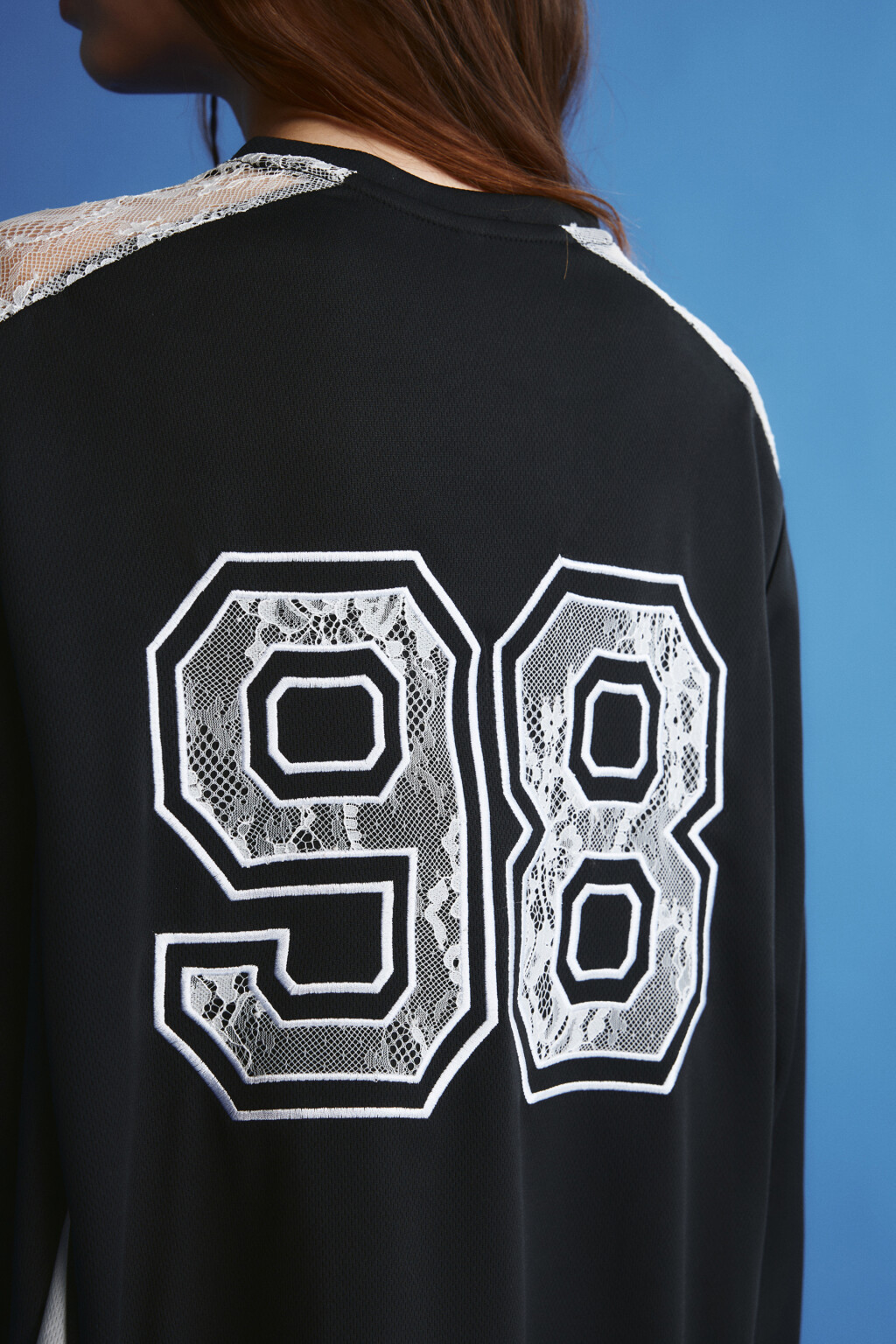 Лонгслив с кружевными вставками - цвет черный - 7