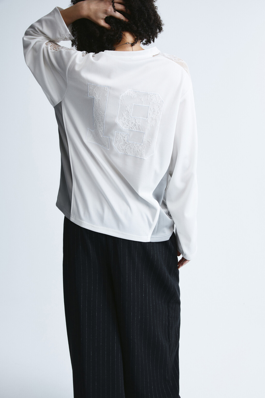Лонгслив с кружевными вставками - цвет белый - 1