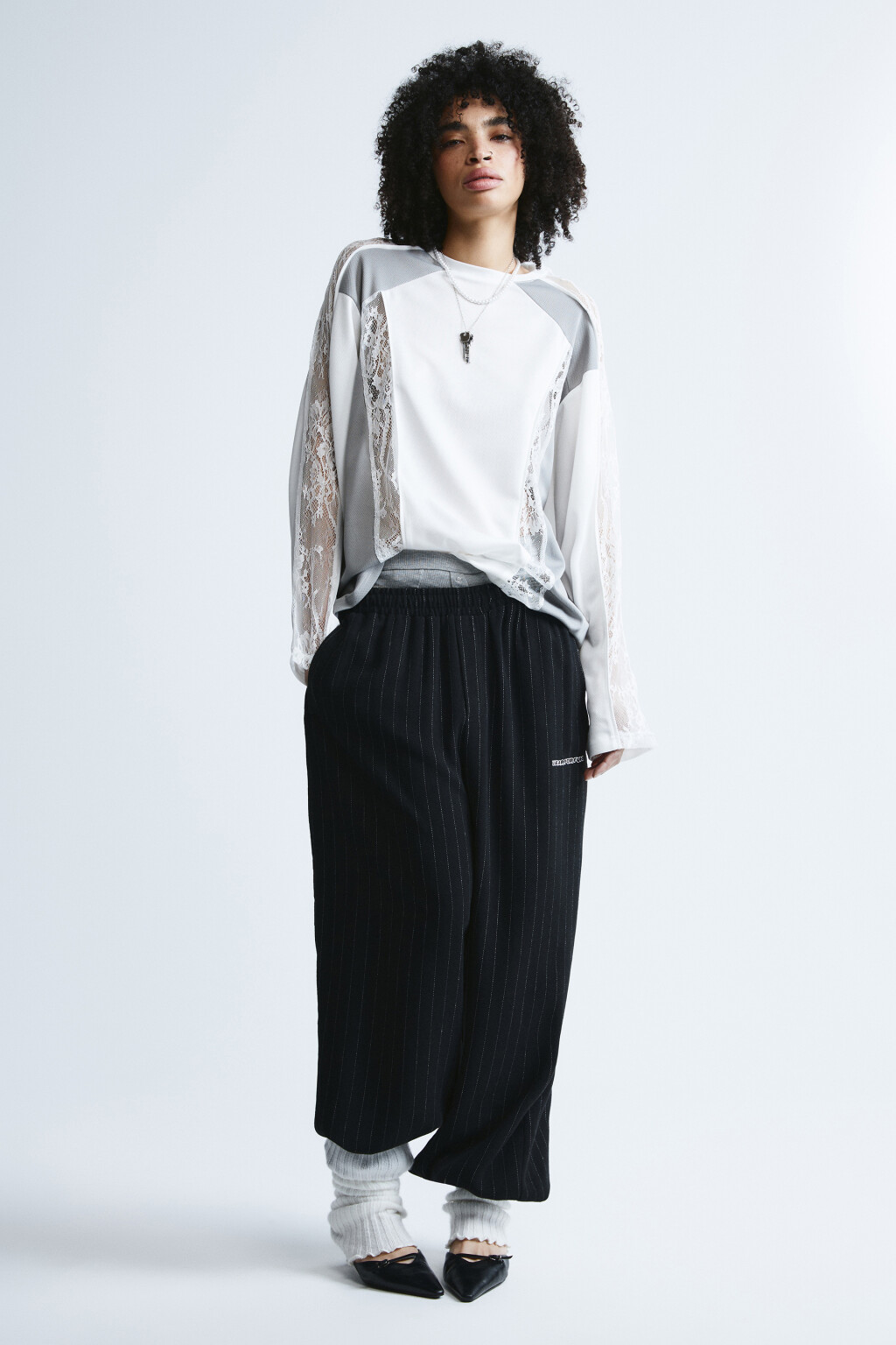 Лонгслив с кружевными вставками - цвет белый - 4