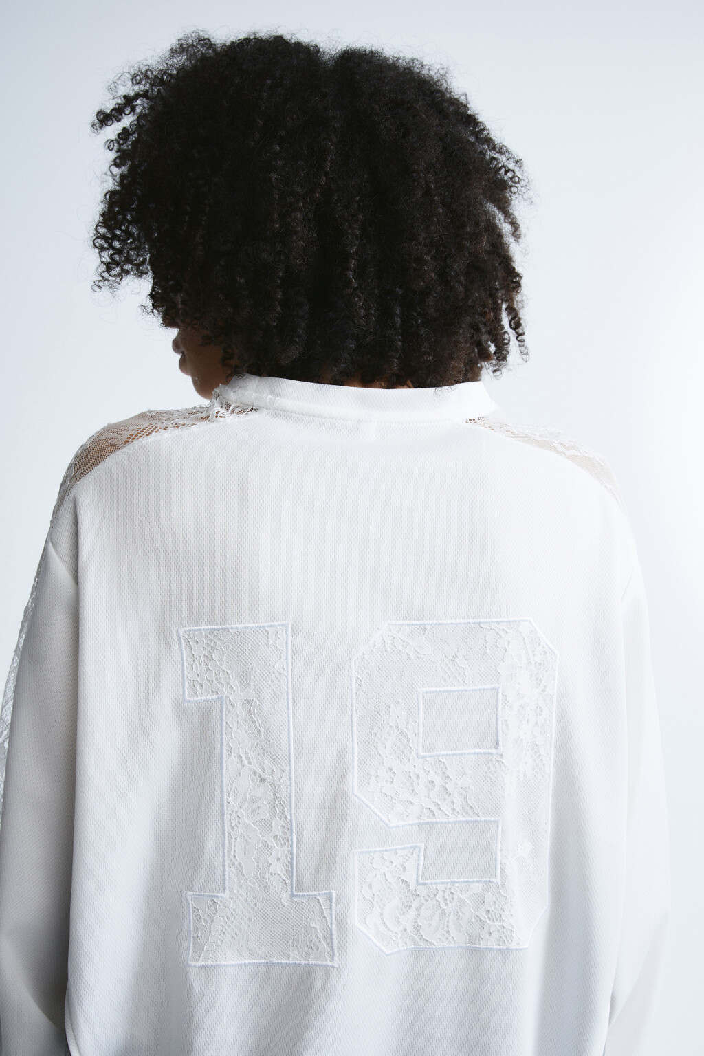 Лонгслив с кружевными вставками - цвет белый - 7