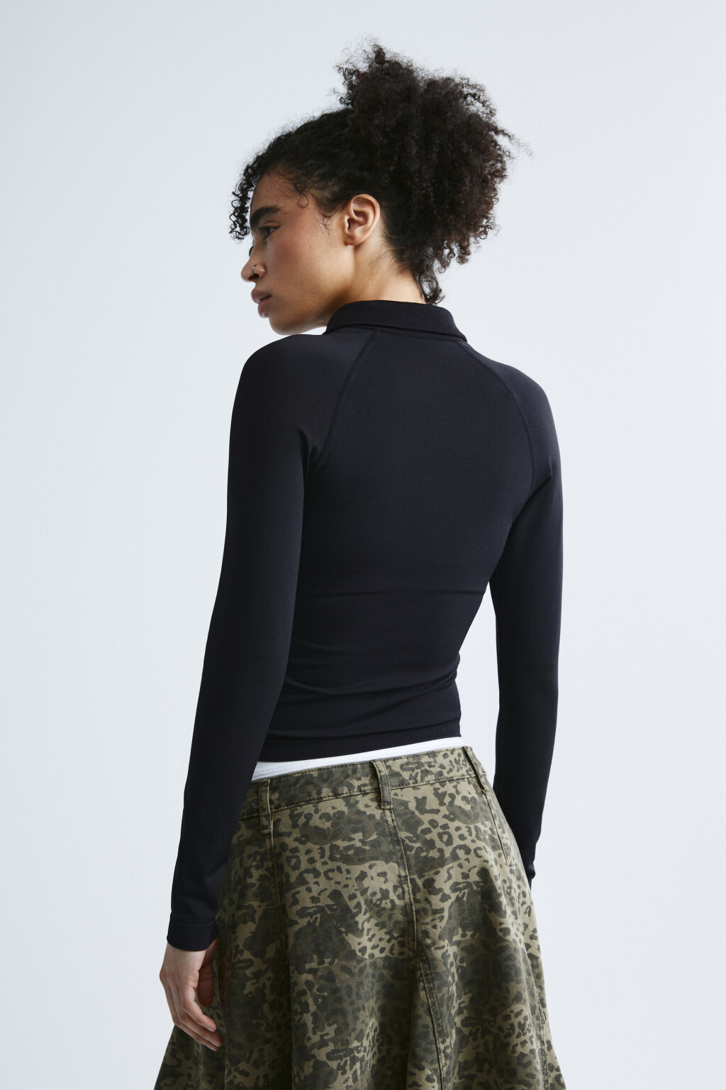 Лонгслив на молнии с воротником - цвет черный - 4