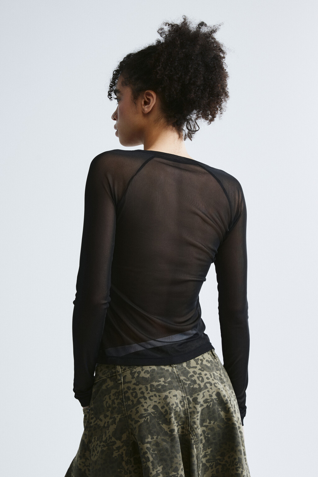 Лонгслив из сетки облегающий с надписью - цвет черный - 3