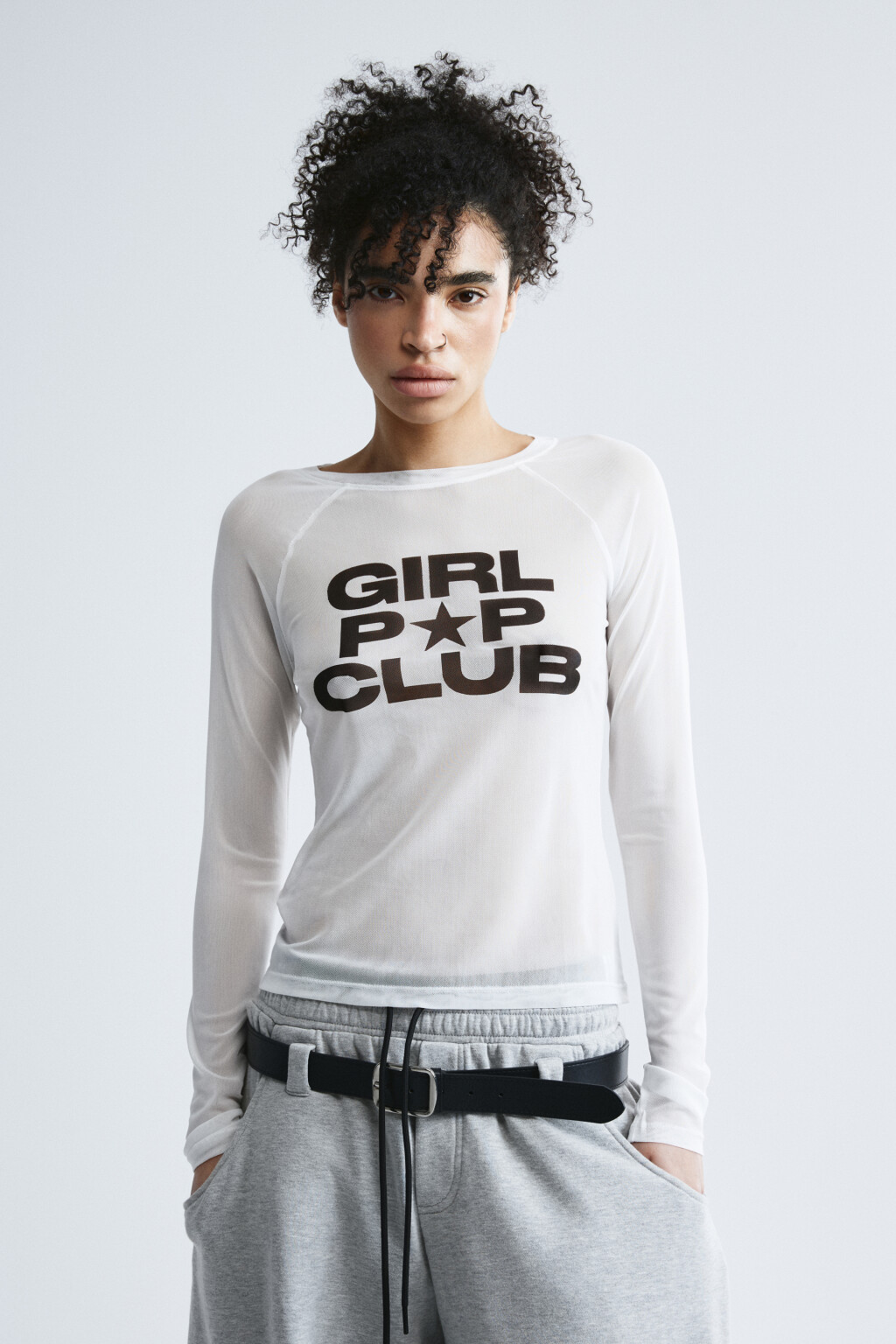 Лонгслив из сетки облегающий с надписью - цвет белый - 2