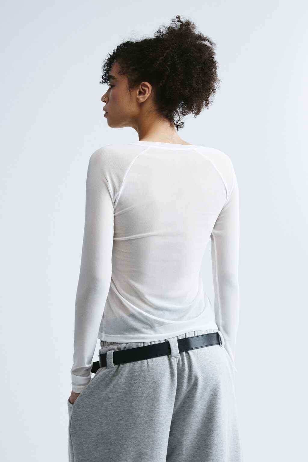 Лонгслив из сетки облегающий с надписью - цвет белый - 3