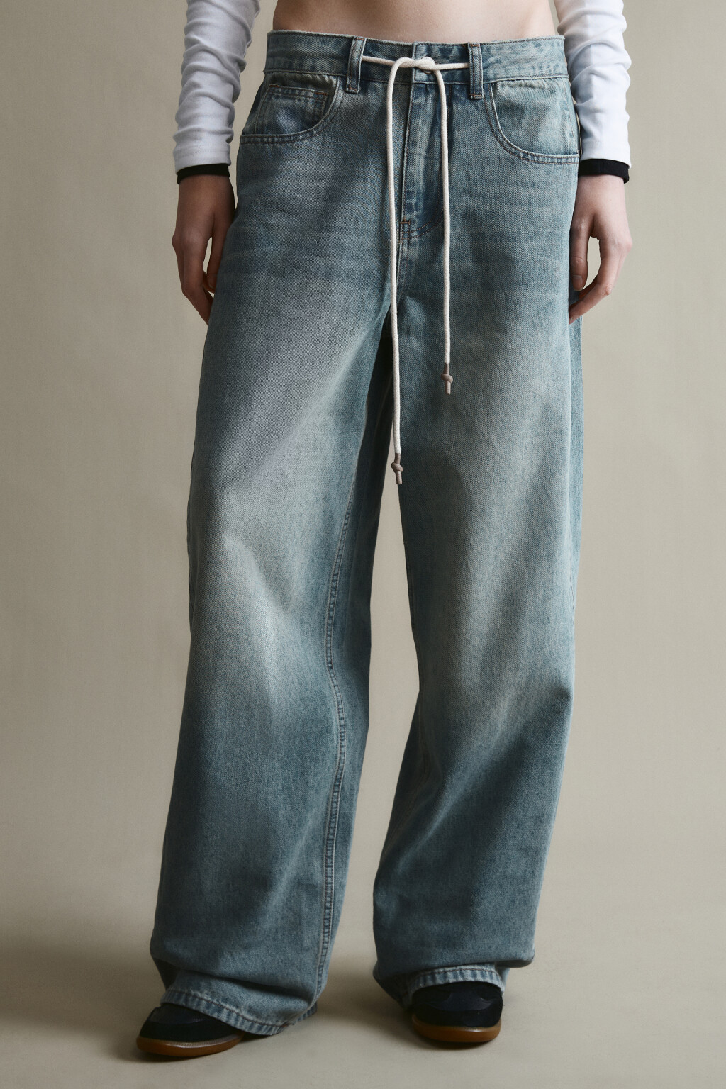 Джинсы baggy fit с декоративными швами и завязками - цвет темный тинт - 2