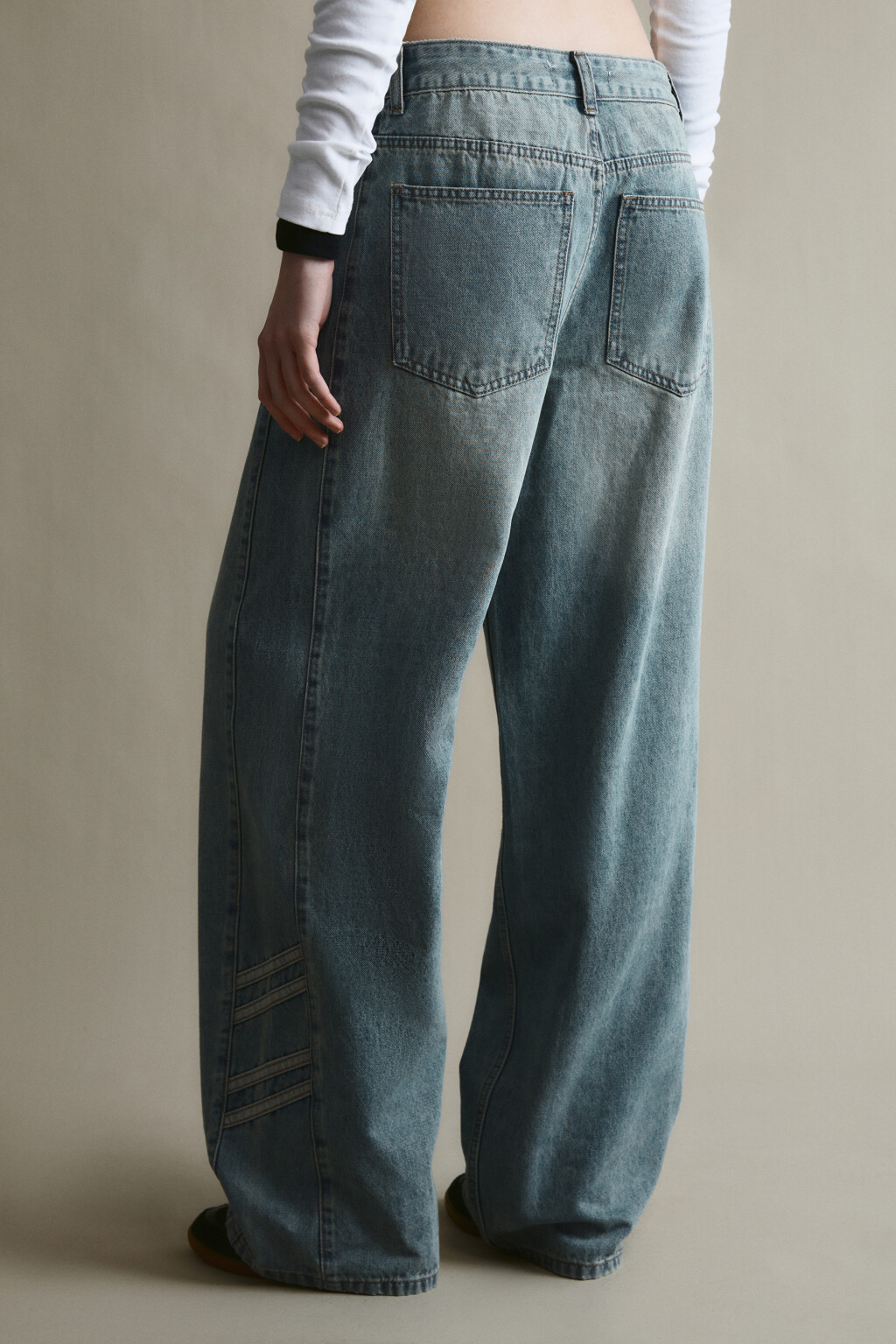 Джинсы baggy fit с декоративными швами и завязками - цвет темный тинт - 3