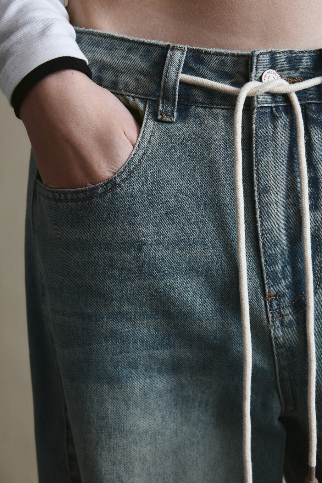 Джинсы baggy fit с декоративными швами и завязками - цвет темный тинт - 6