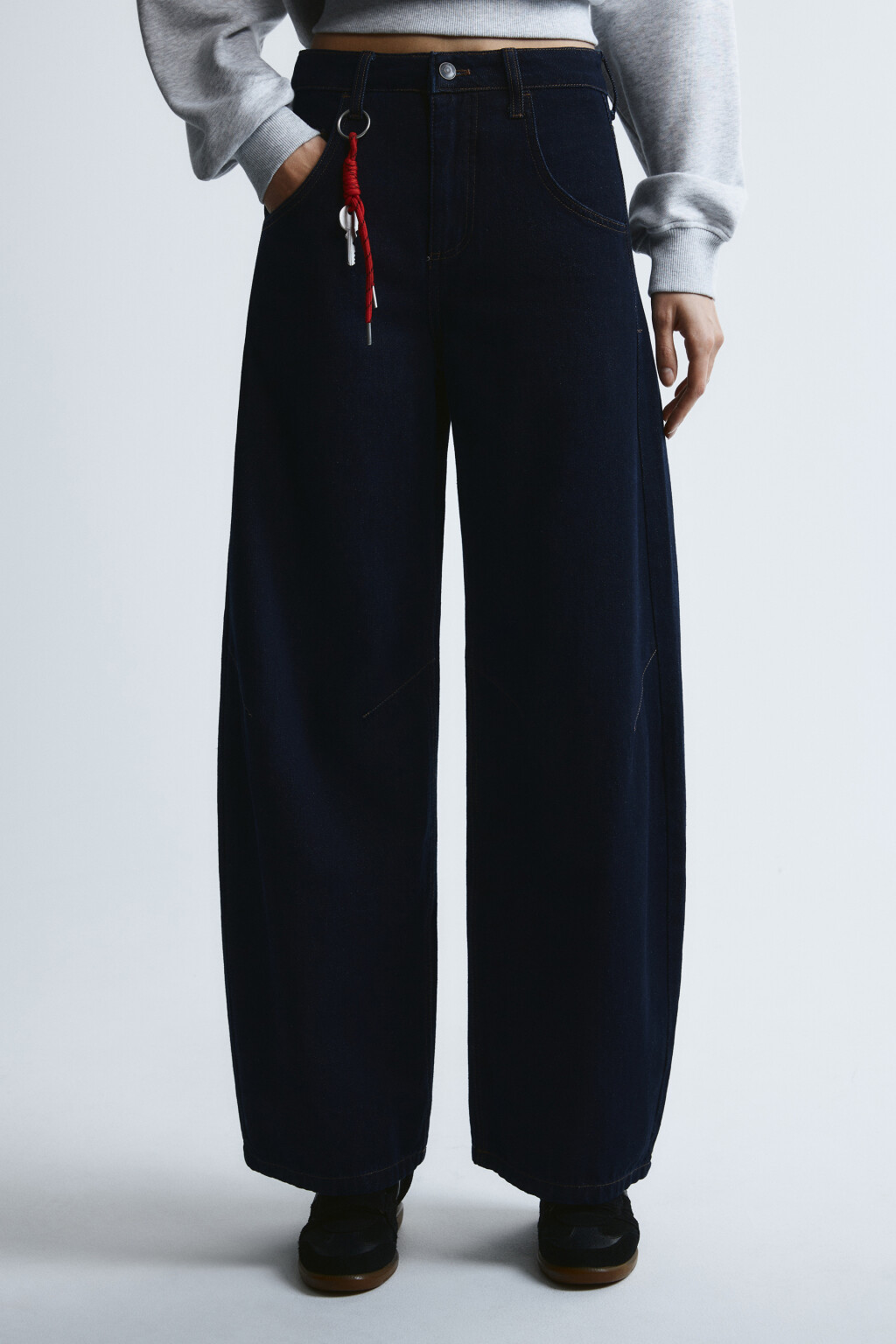 Джинсы barrel fit с подвеской - цвет синий - 2