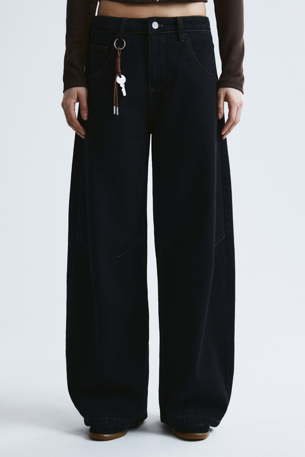 Джинсы barrel fit с подвеской - цвет черный - 2