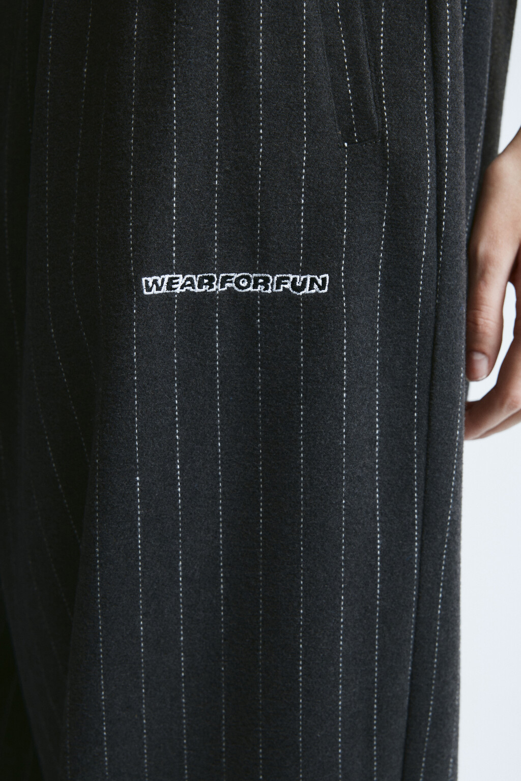 Брюки широкие в полосочку - цвет черный - 5