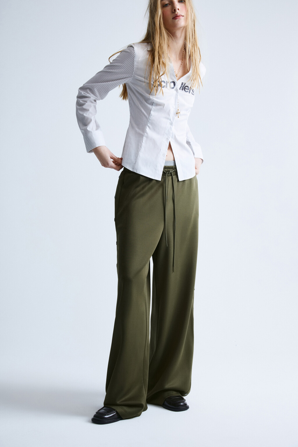 Брюки wide leg со средней посадкой и заклепками - цвет зеленый - 1