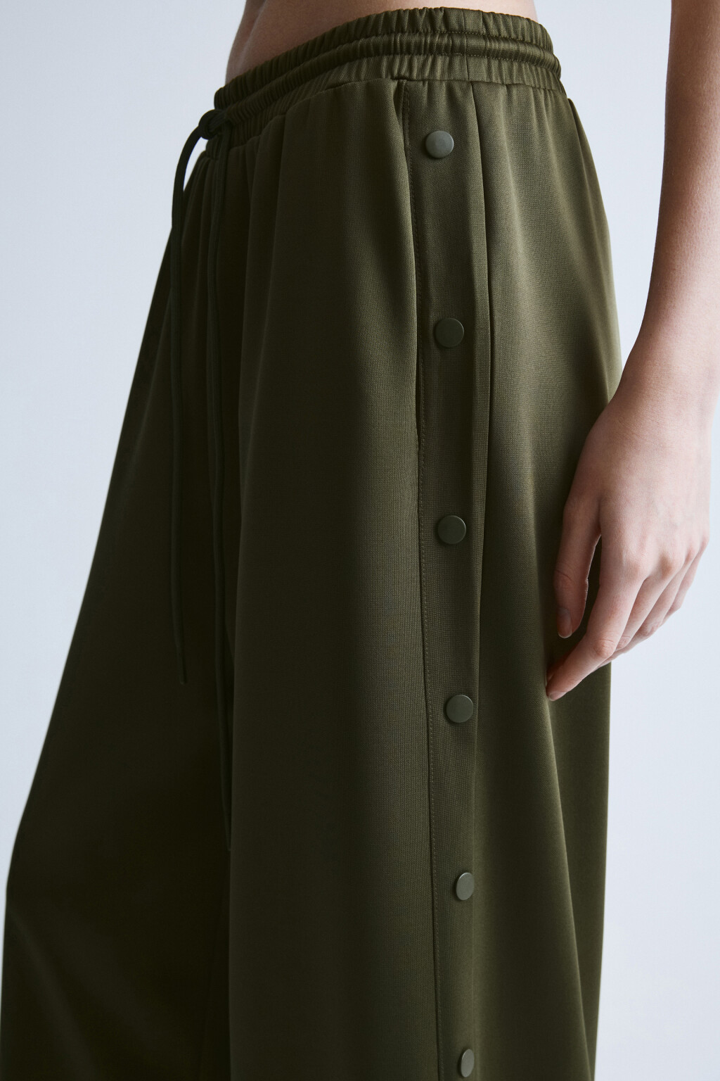 Брюки wide leg со средней посадкой и заклепками - цвет зеленый - 8