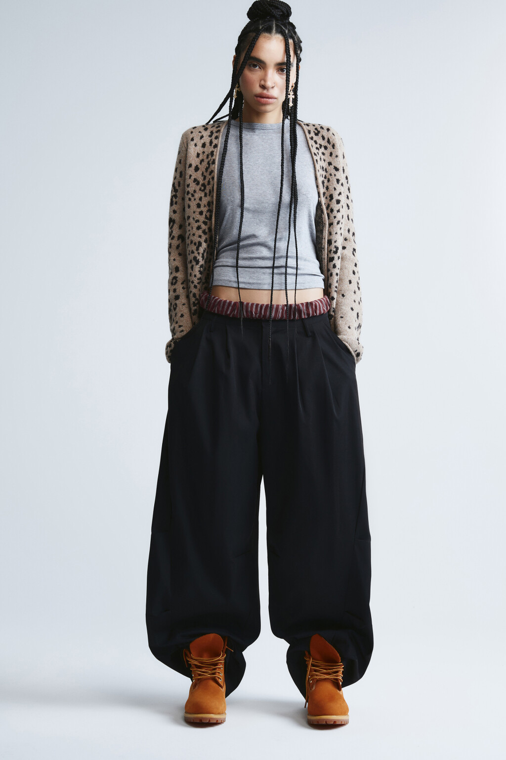 Брюки barrel fit из костюмной ткани - цвет черный - 2