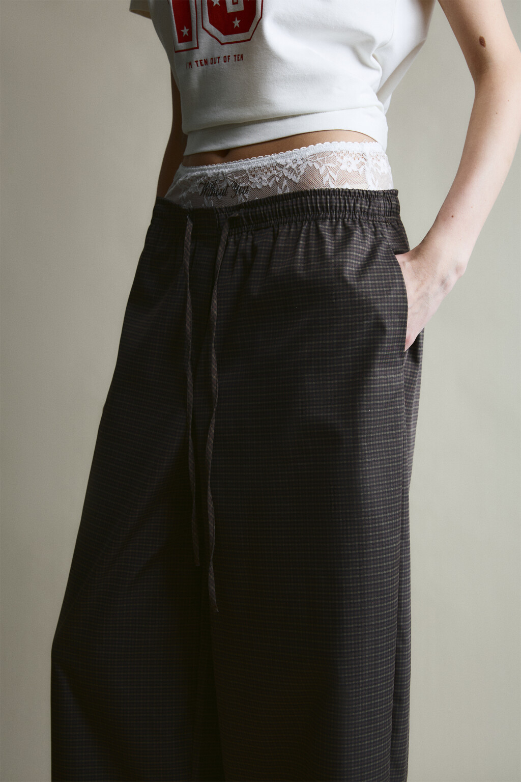 брюки трикотажные на завязка в клетку с кружевом - цвет мультиколор - 7