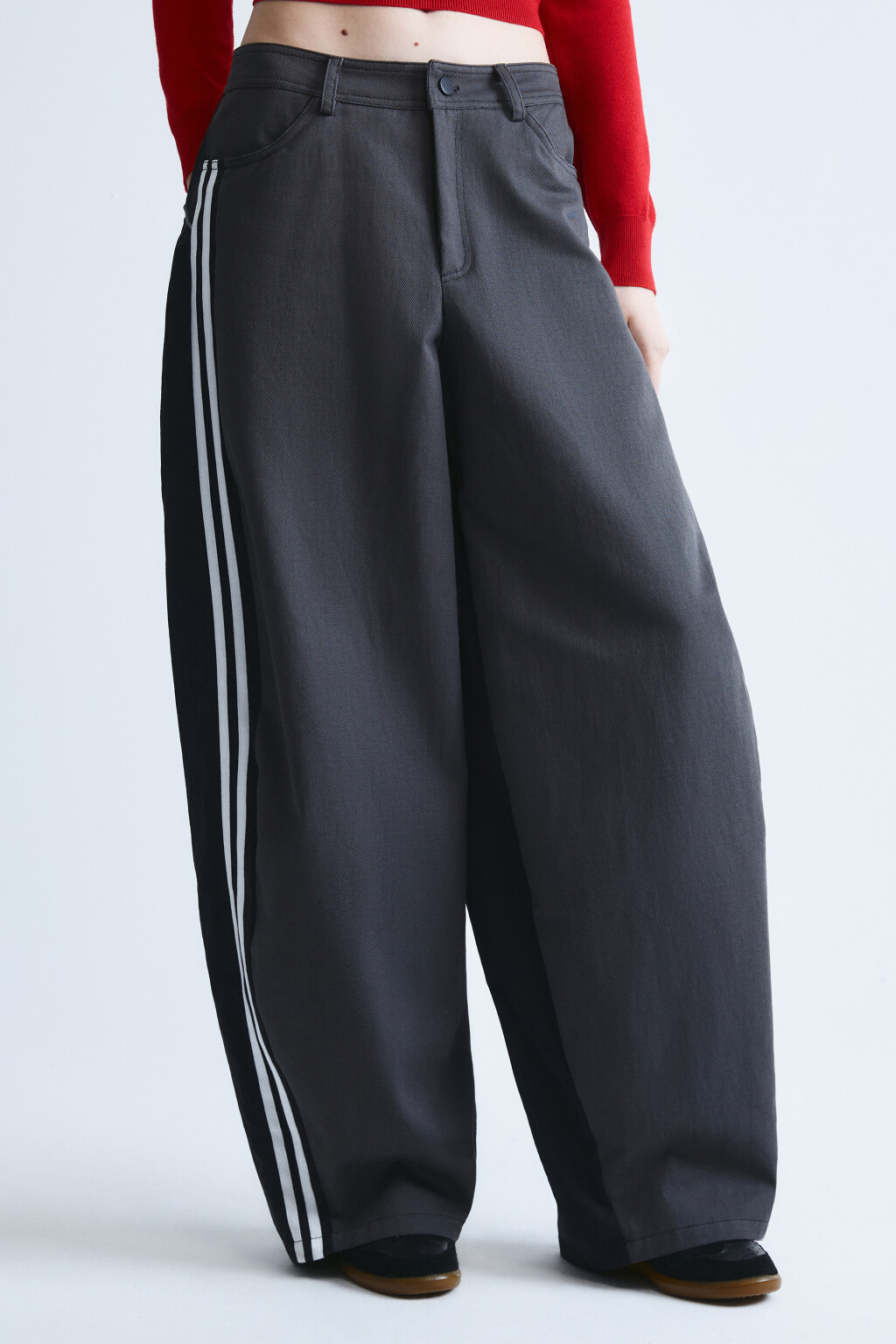 Брюки wide leg твиловые с лампасами - цвет серый - 3