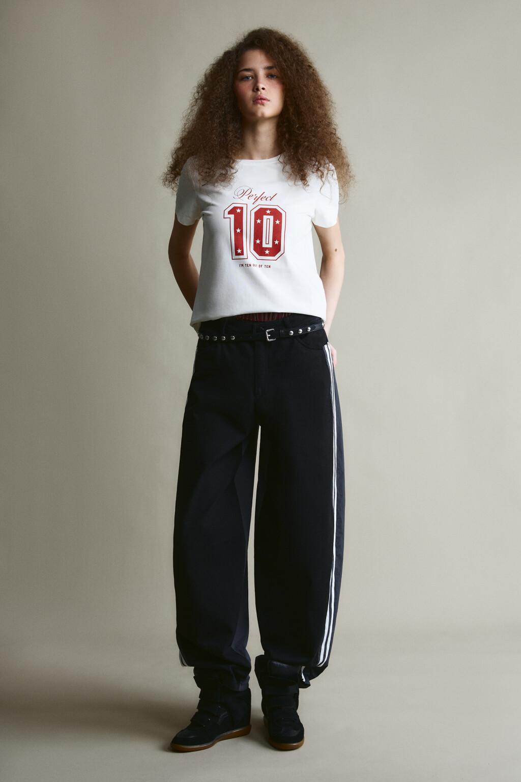 брюки широкие твиловые с лампасами - цвет черный - 4