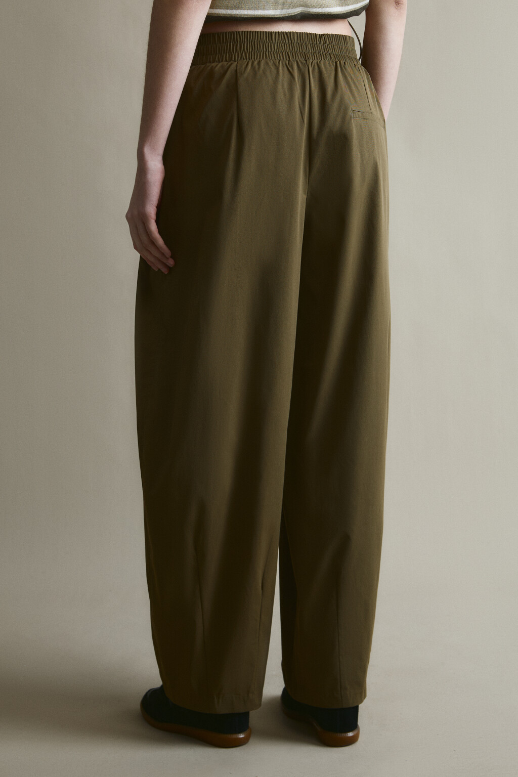 Брюки barrel fit со средней посадкой - цвет зеленый - 4